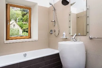 Villa with Pool 10 m from the Beach, Lokva Rogoznica