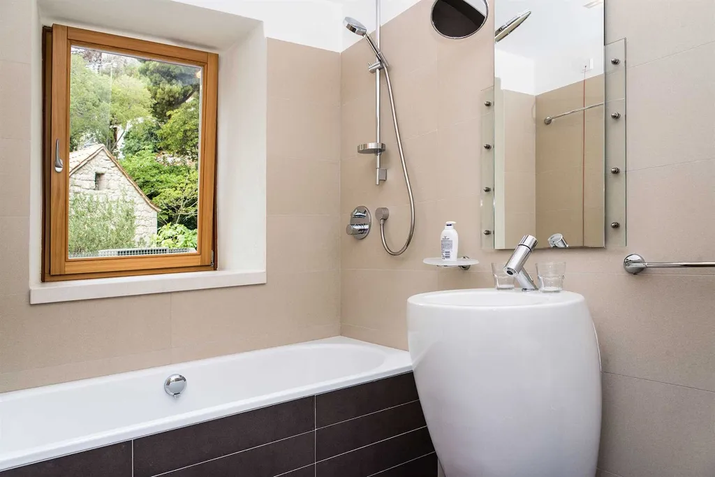 Villa with Pool 10 m from the Beach, Lokva Rogoznica