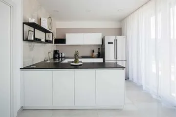 3-Bedroom Villa with Heated Pool in Vinisce