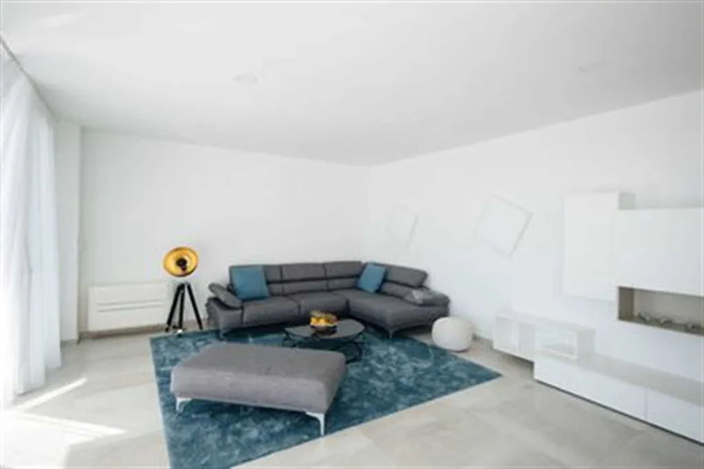 3-Bedroom Villa with Heated Pool in Vinisce