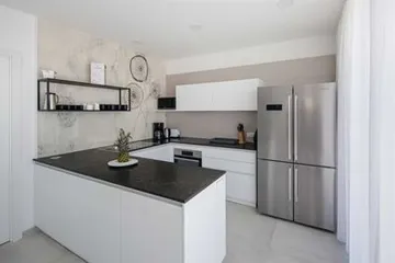 3-Bedroom Villa with Heated Pool in Vinisce