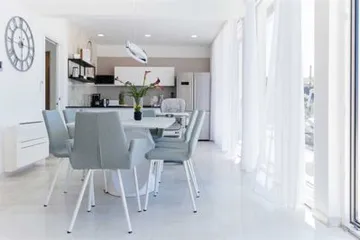 3-Bedroom Villa with Heated Pool in Vinisce