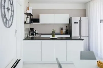 3-Bedroom Villa with Heated Pool in Vinisce