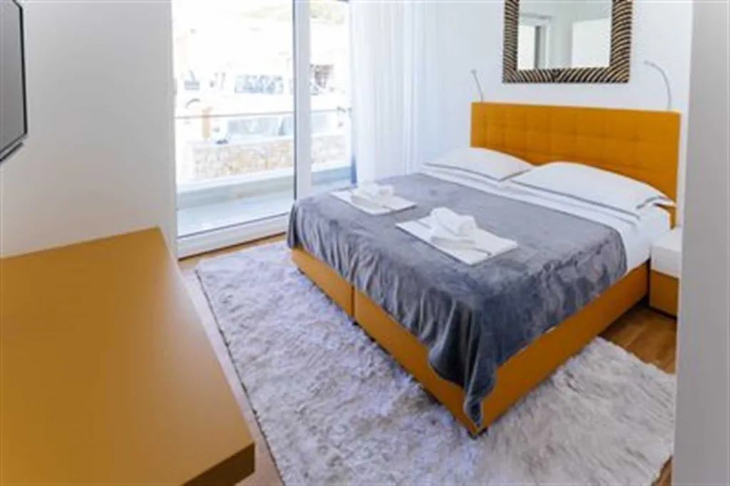 3-Bedroom Villa with Heated Pool in Vinisce
