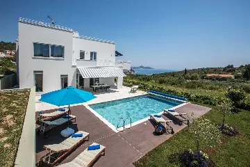 Air-Conditioned 4-Bedroom Villa in Orasac (8 Guests)