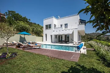 Air-Conditioned 4-Bedroom Villa in Orasac (8 Guests)
