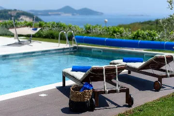 Air-Conditioned 4-Bedroom Villa in Orasac (8 Guests)