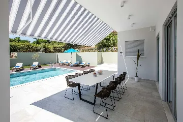 Air-Conditioned 4-Bedroom Villa in Orasac (8 Guests)