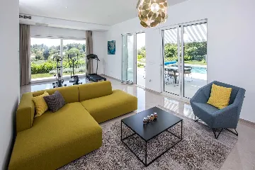 Air-Conditioned 4-Bedroom Villa in Orasac (8 Guests)