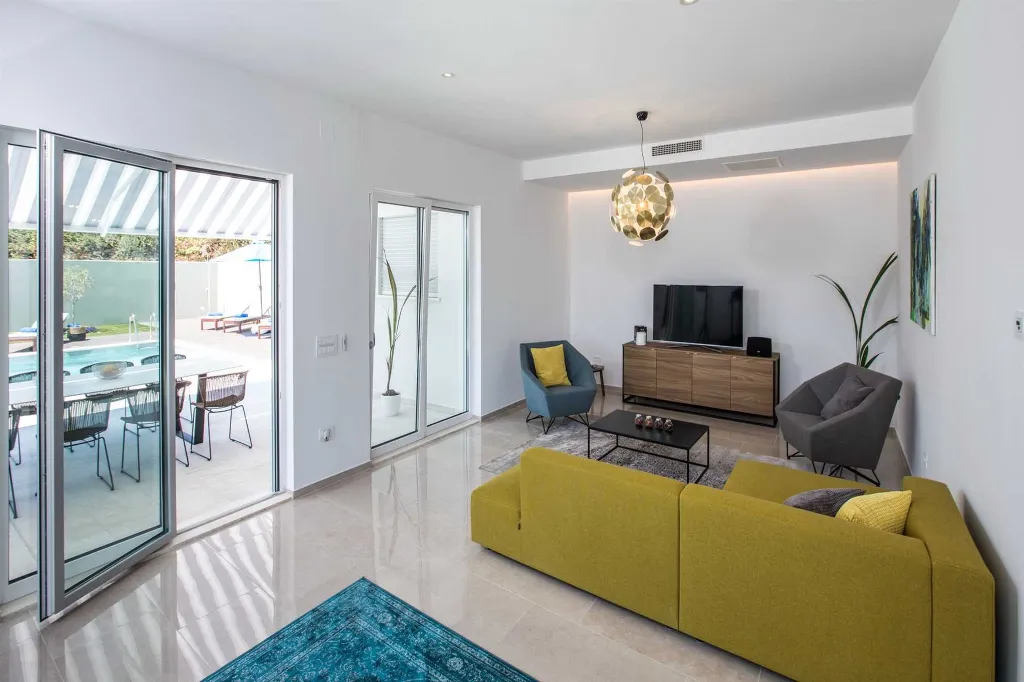 Air-Conditioned 4-Bedroom Villa in Orasac (8 Guests)