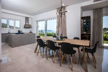 Air-Conditioned 4-Bedroom Villa in Orasac (8 Guests)