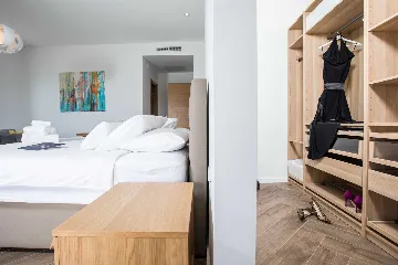 Air-Conditioned 4-Bedroom Villa in Orasac (8 Guests)