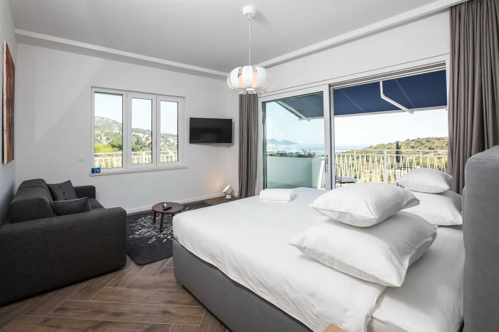 Air-Conditioned 4-Bedroom Villa in Orasac (8 Guests)