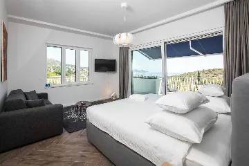 Air-Conditioned 4-Bedroom Villa in Orasac (8 Guests)