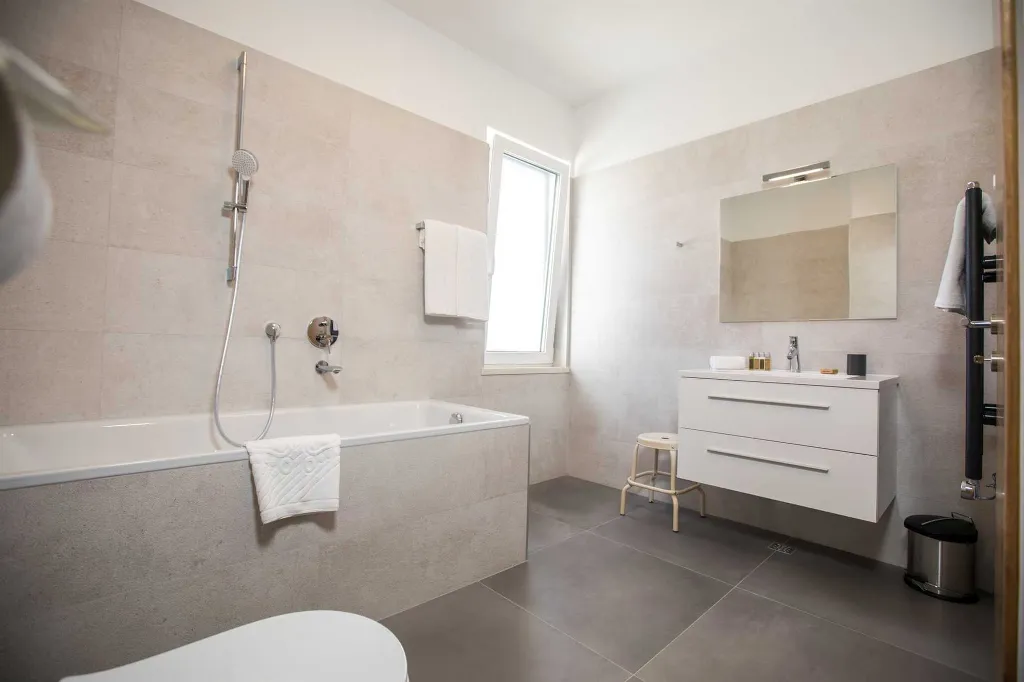 Air-Conditioned 4-Bedroom Villa in Orasac (8 Guests)