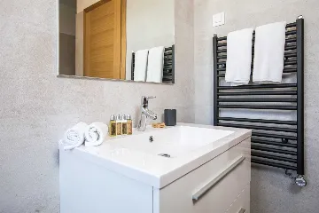 Air-Conditioned 4-Bedroom Villa in Orasac (8 Guests)