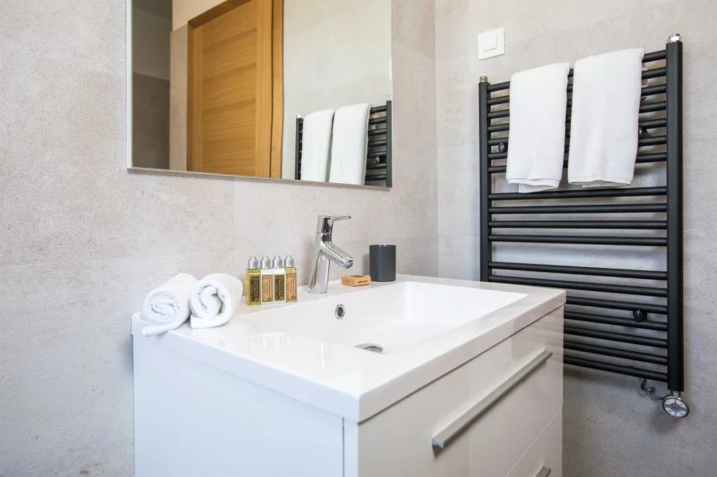 Air-Conditioned 4-Bedroom Villa in Orasac (8 Guests)