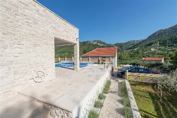 Villa with Private Pool & Sauna in Jelsa