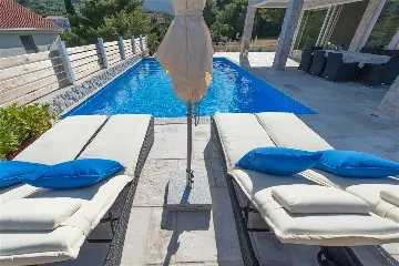 Villa with Private Pool & Sauna in Jelsa