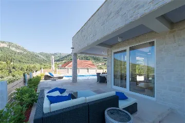 Villa with Private Pool & Sauna in Jelsa