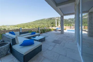 Villa with Private Pool & Sauna in Jelsa