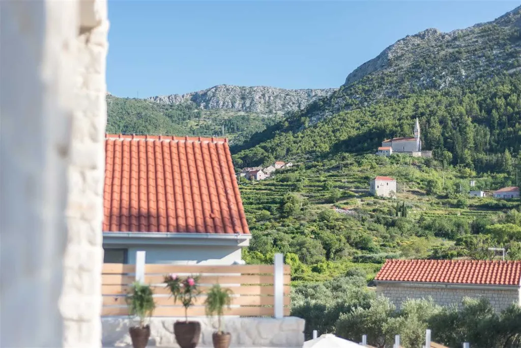 Villa with Private Pool & Sauna in Jelsa