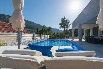 Villa with Private Pool & Sauna in Jelsa