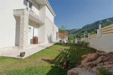 Villa with Private Pool & Sauna in Jelsa