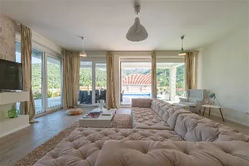 Villa with Private Pool & Sauna in Jelsa