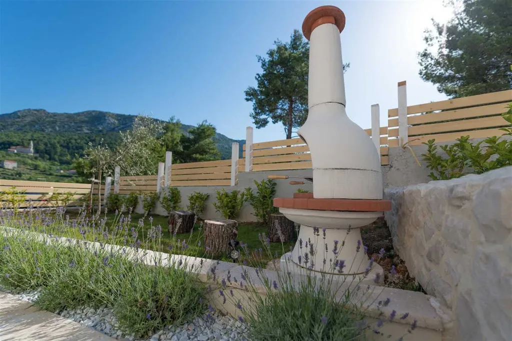 Villa with Private Pool & Sauna in Jelsa