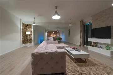 Villa with Private Pool & Sauna in Jelsa