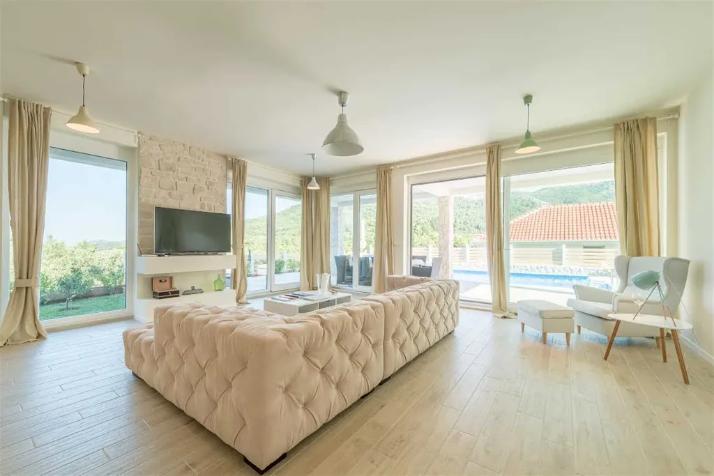 Villa with Private Pool & Sauna in Jelsa