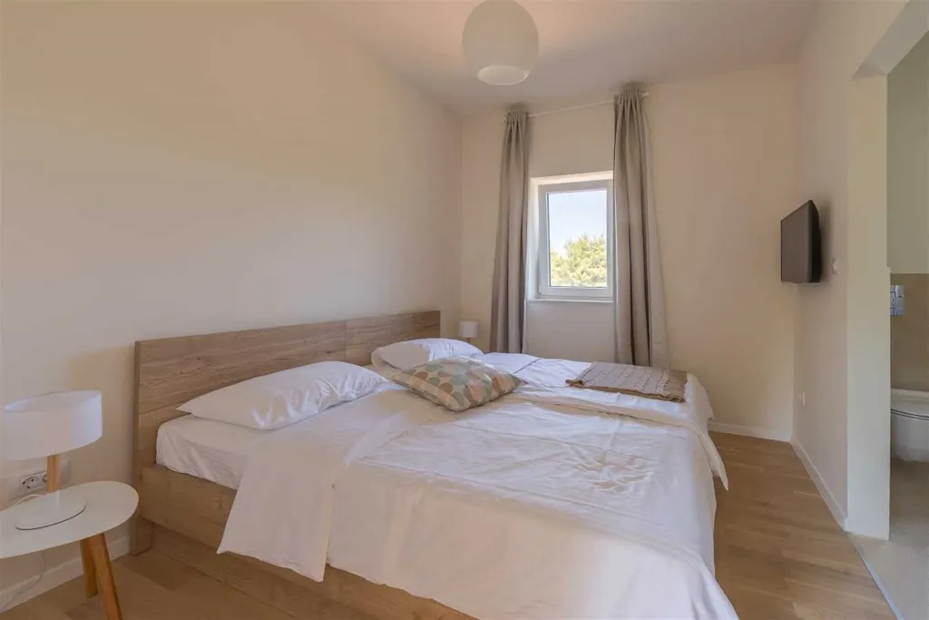 Villa with Private Pool & Sauna in Jelsa