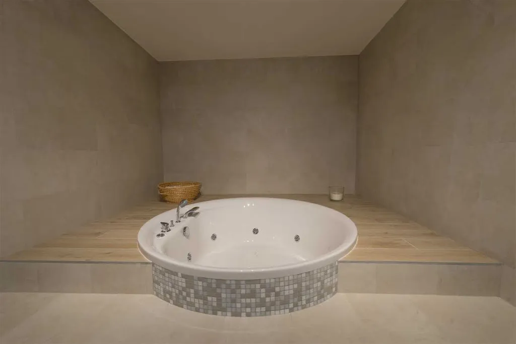 Villa with Private Pool & Sauna in Jelsa
