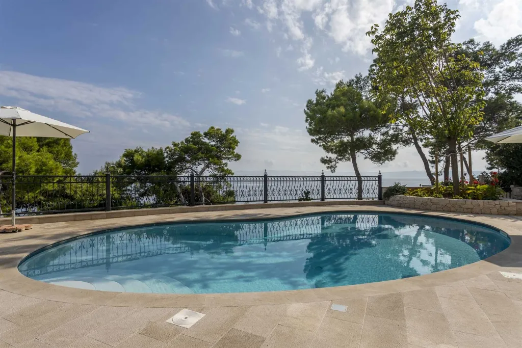 Sumartin Villa with Solar Heated Pool for 14 Guests