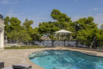 Sumartin Villa with Solar Heated Pool for 14 Guests