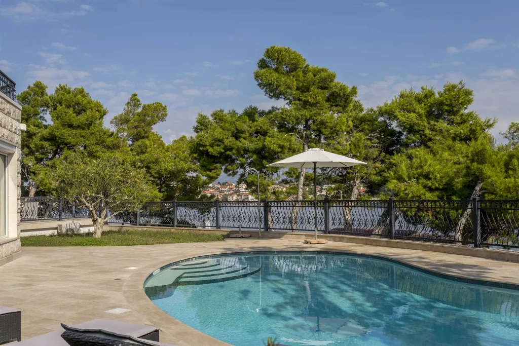 Sumartin Villa with Solar Heated Pool for 14 Guests