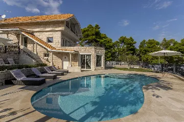 Sumartin Villa with Solar Heated Pool for 14 Guests