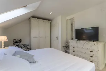 Sumartin Villa with Solar Heated Pool for 14 Guests