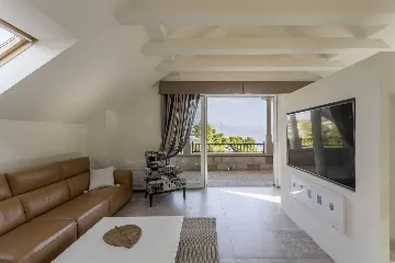 Sumartin Villa with Solar Heated Pool for 14 Guests