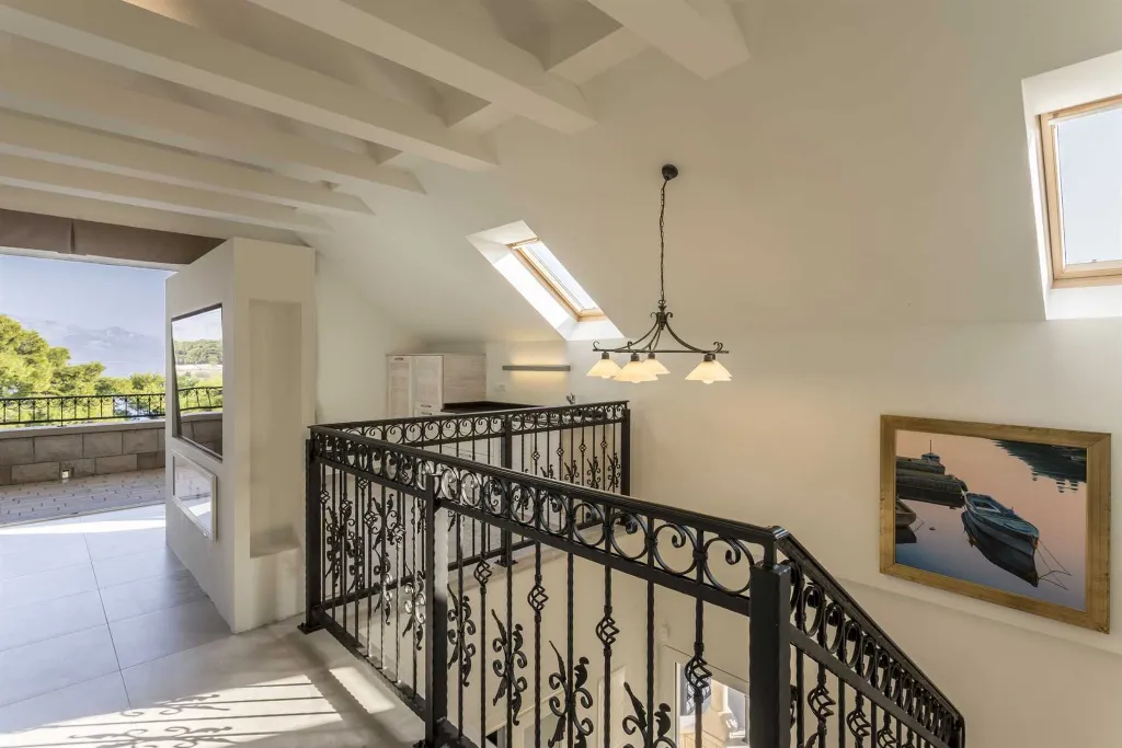 Sumartin Villa with Solar Heated Pool for 14 Guests