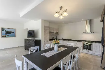 Sumartin Villa with Solar Heated Pool for 14 Guests