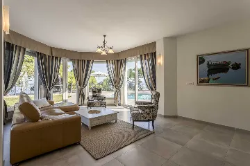 Sumartin Villa with Solar Heated Pool for 14 Guests