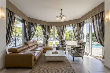 Sumartin Villa with Solar Heated Pool for 14 Guests