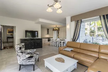 Sumartin Villa with Solar Heated Pool for 14 Guests