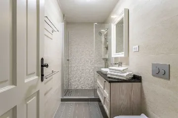 Sumartin Villa with Solar Heated Pool for 14 Guests