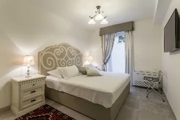 Sumartin Villa with Solar Heated Pool for 14 Guests