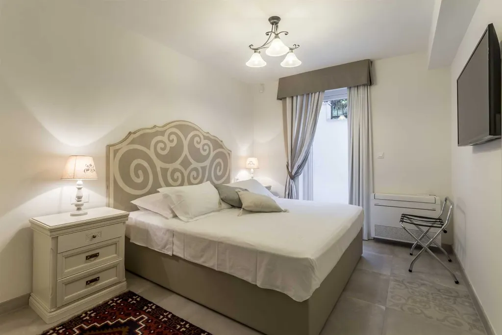 Sumartin Villa with Solar Heated Pool for 14 Guests