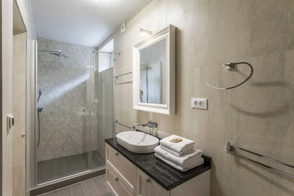 Sumartin Villa with Solar Heated Pool for 14 Guests