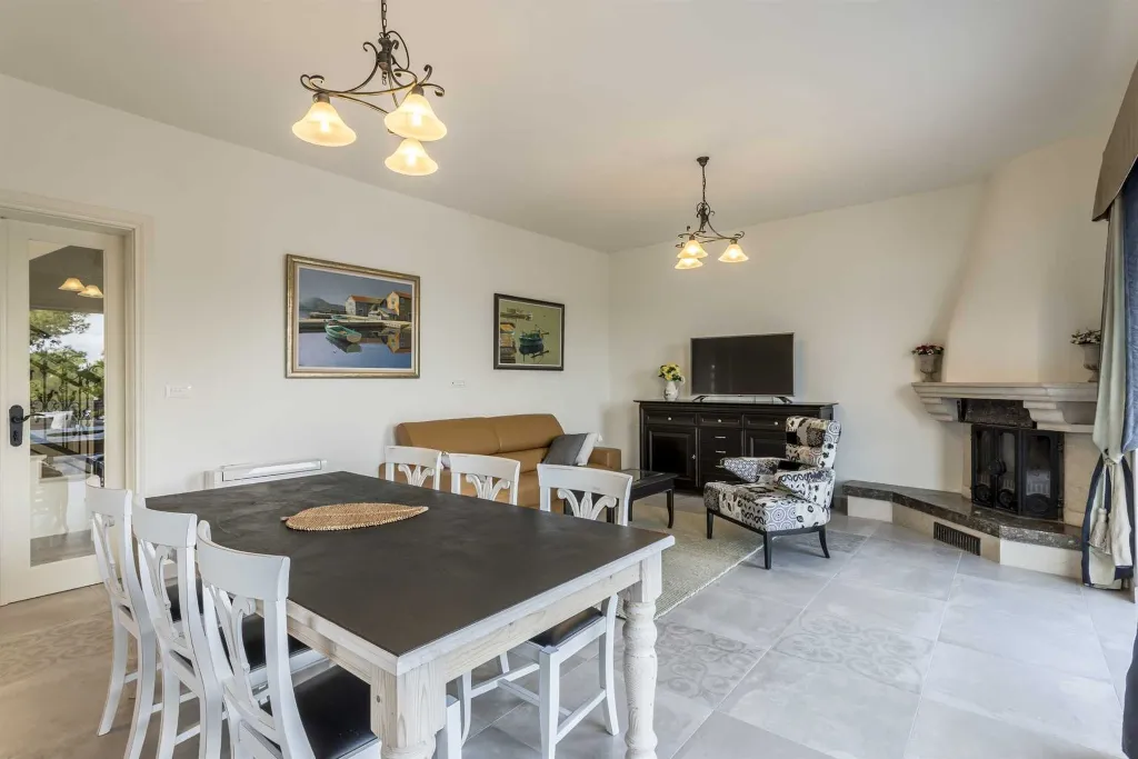 Sumartin Villa with Solar Heated Pool for 14 Guests